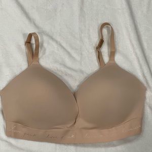 Victoria’s Secret Wireless Push up Bra (38DD)